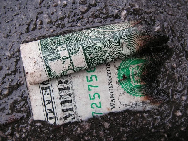 27.10.16 burnt dollar moneycone1 1